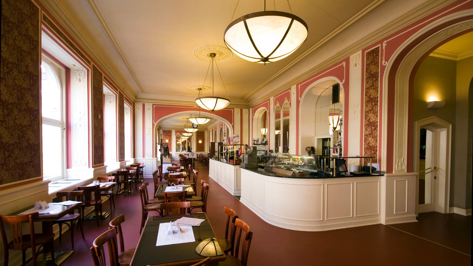 Cafe Louvre