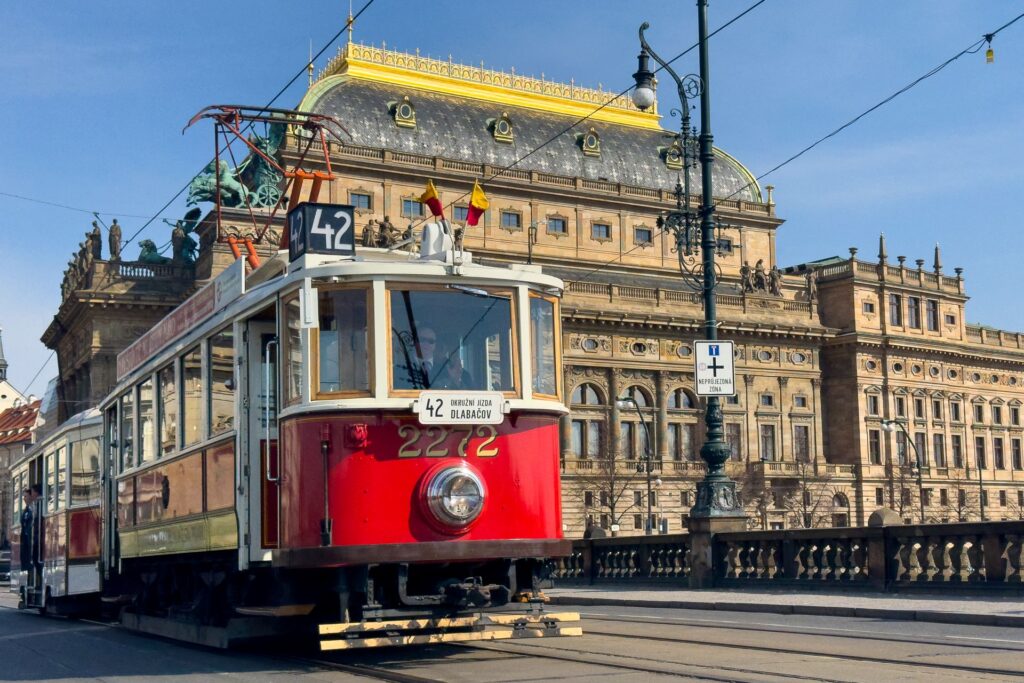 Tranvía 42, ideal para desplazarse con niños en Praga